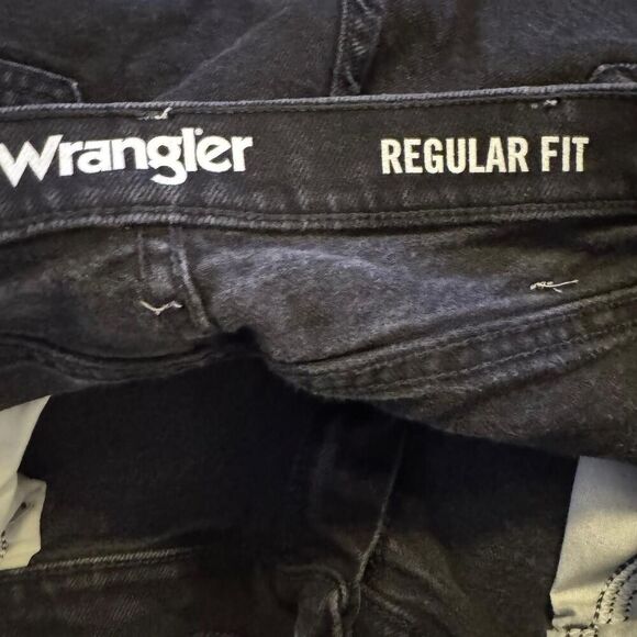 Wrangler Men's Black Regular Fit Straight Leg Jeans 40X32 - Picture 3 of 5